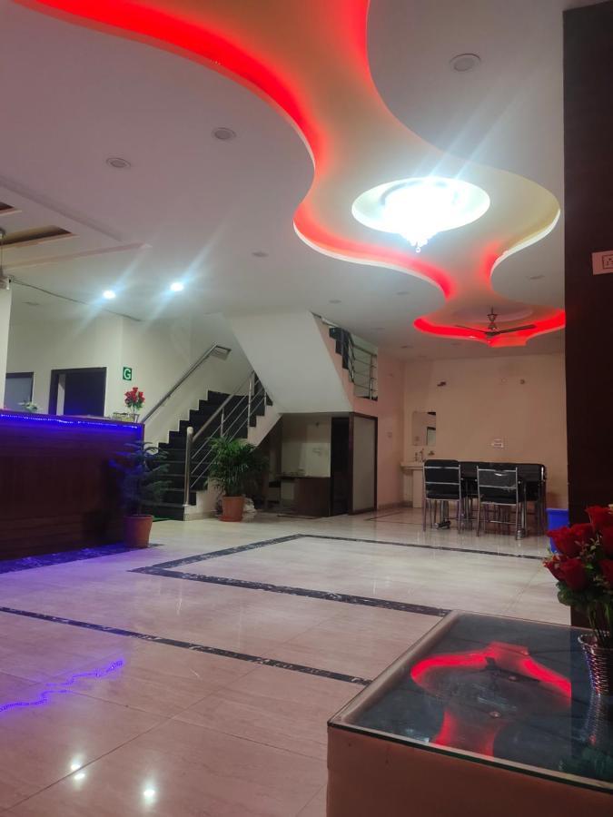 Hotel Kb Square Near Chandigarh Railway Station Exteriör bild