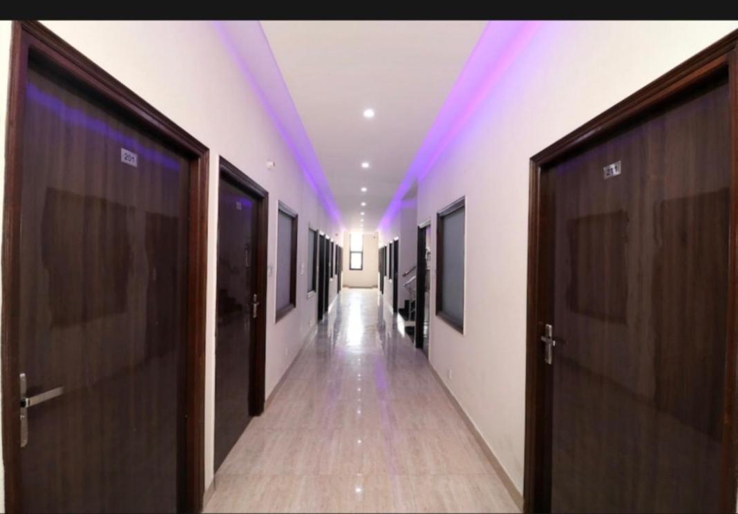 Hotel Kb Square Near Chandigarh Railway Station Exteriör bild