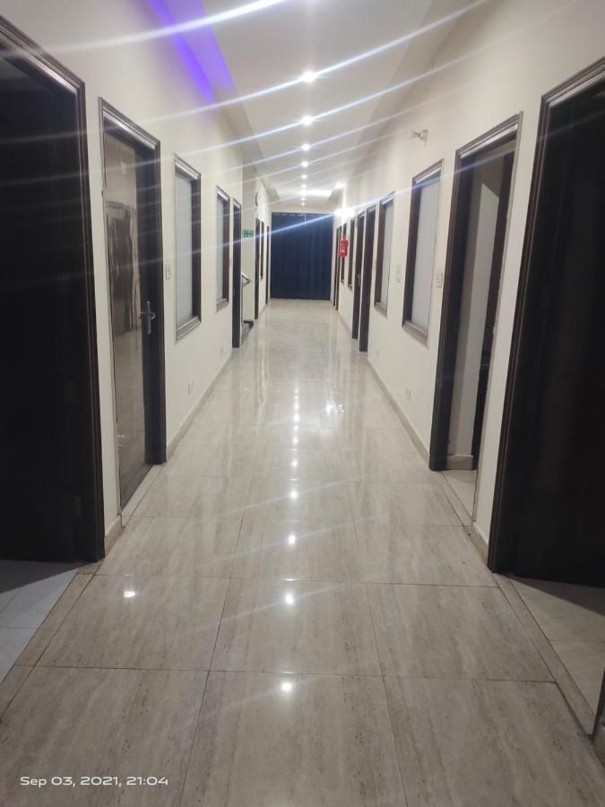 Hotel Kb Square Near Chandigarh Railway Station Exteriör bild