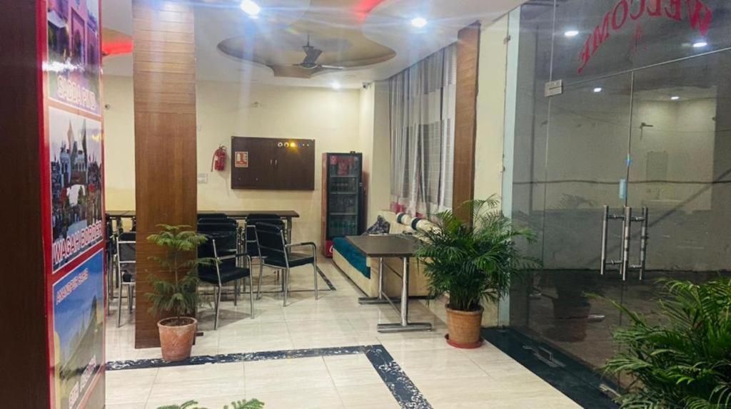 Hotel Kb Square Near Chandigarh Railway Station Rum bild