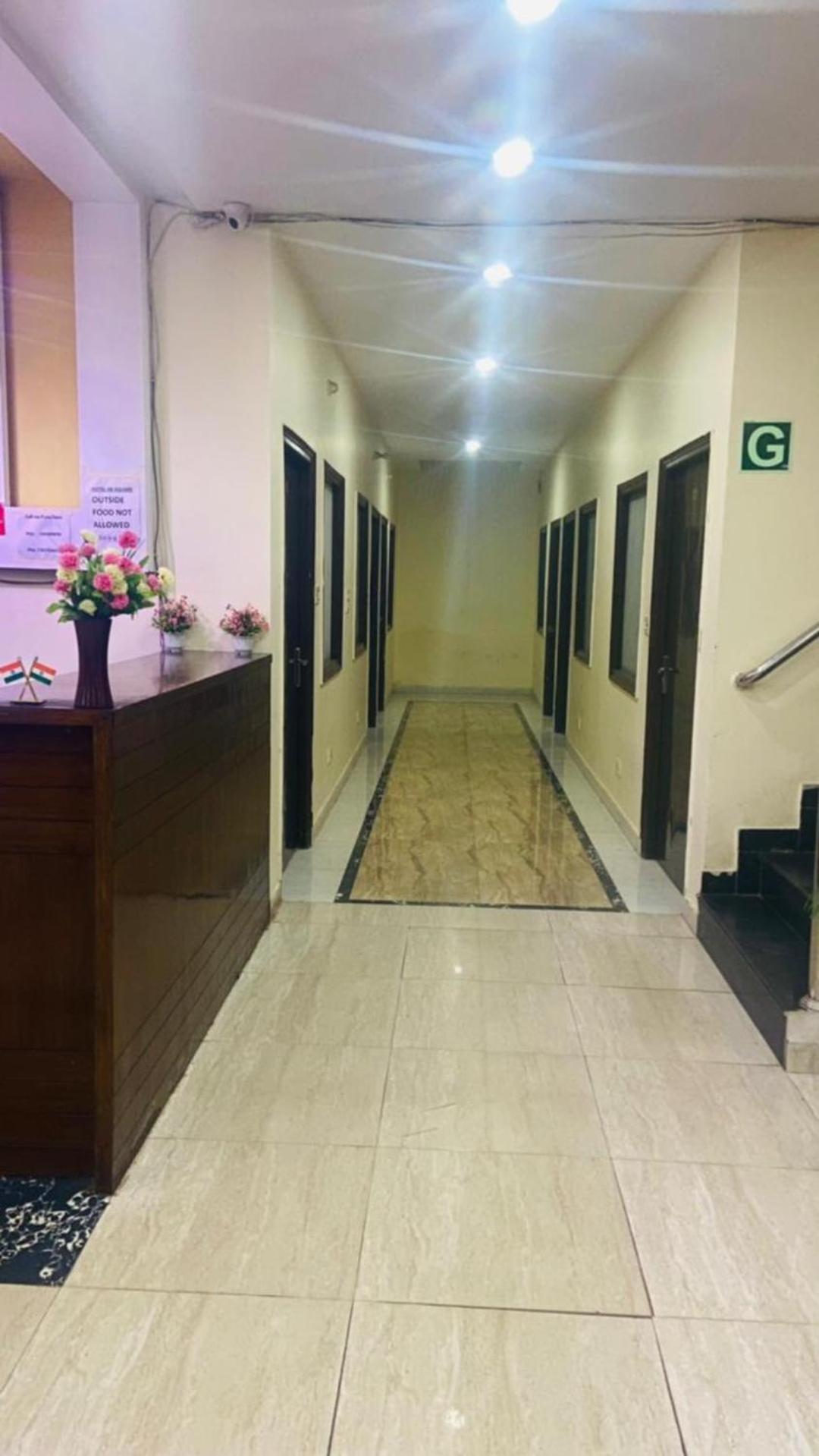 Hotel Kb Square Near Chandigarh Railway Station Rum bild