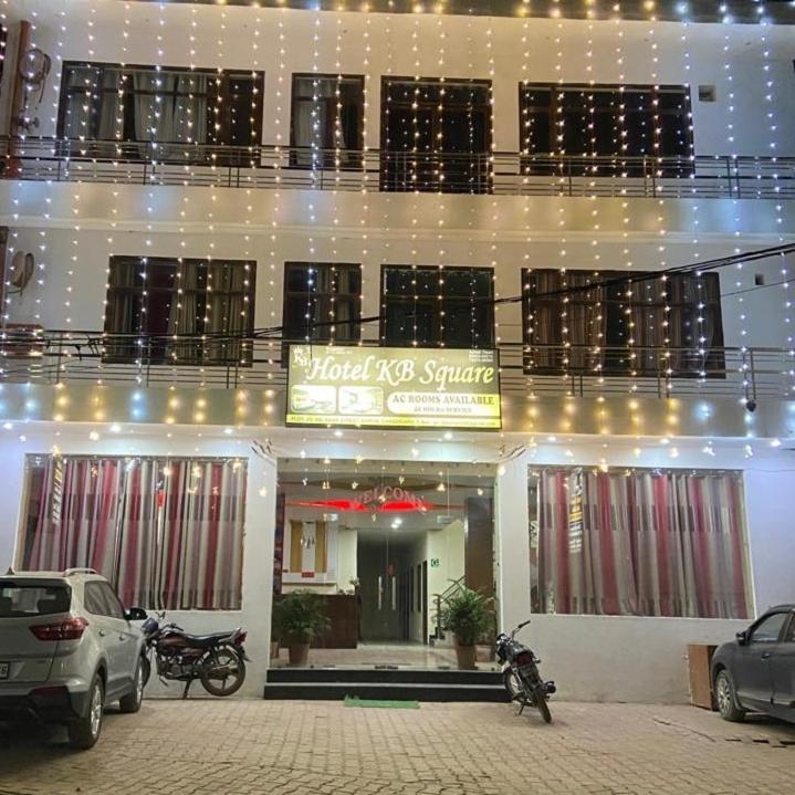 Hotel Kb Square Near Chandigarh Railway Station Rum bild