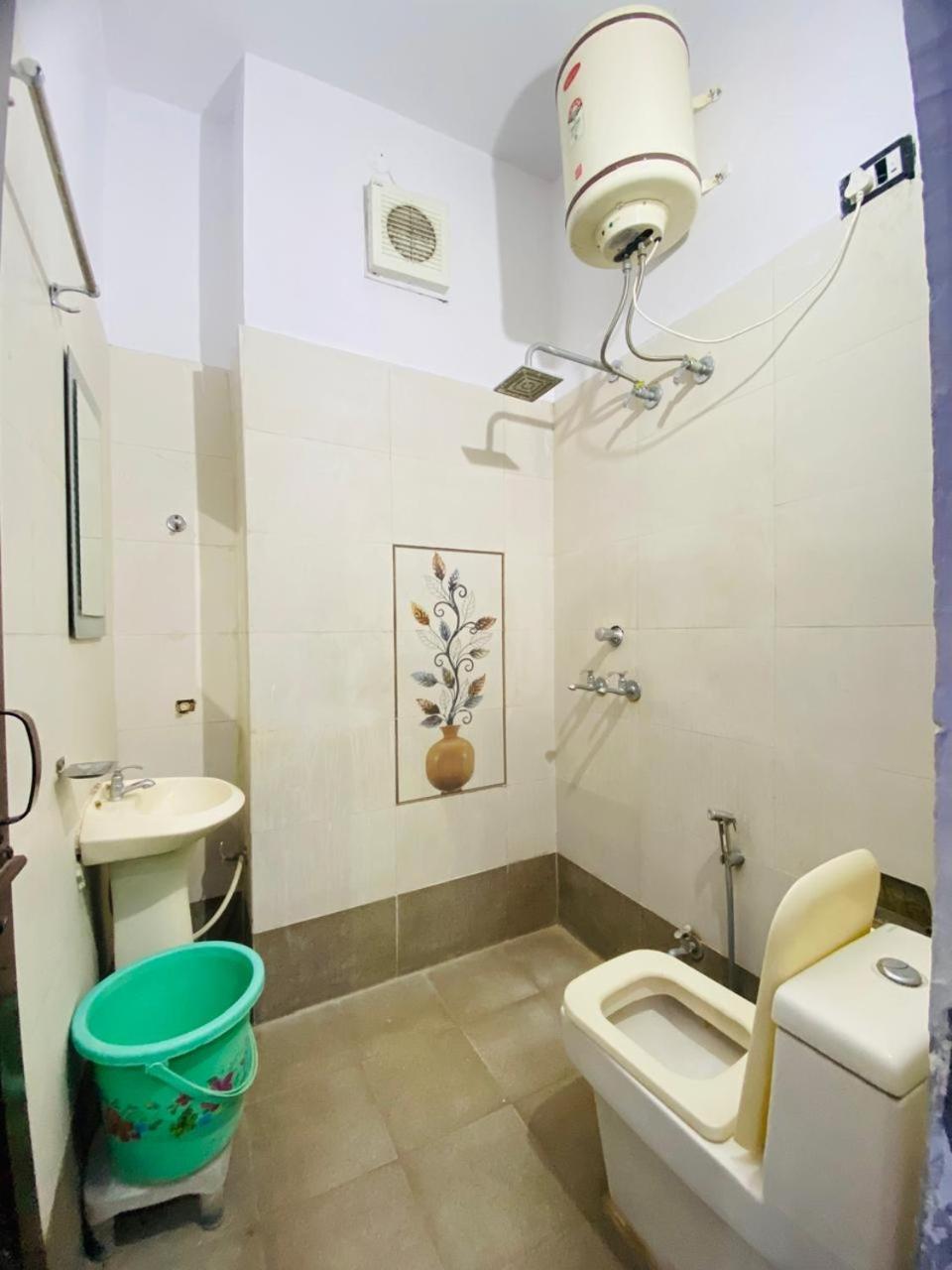 Hotel Kb Square Near Chandigarh Railway Station Exteriör bild