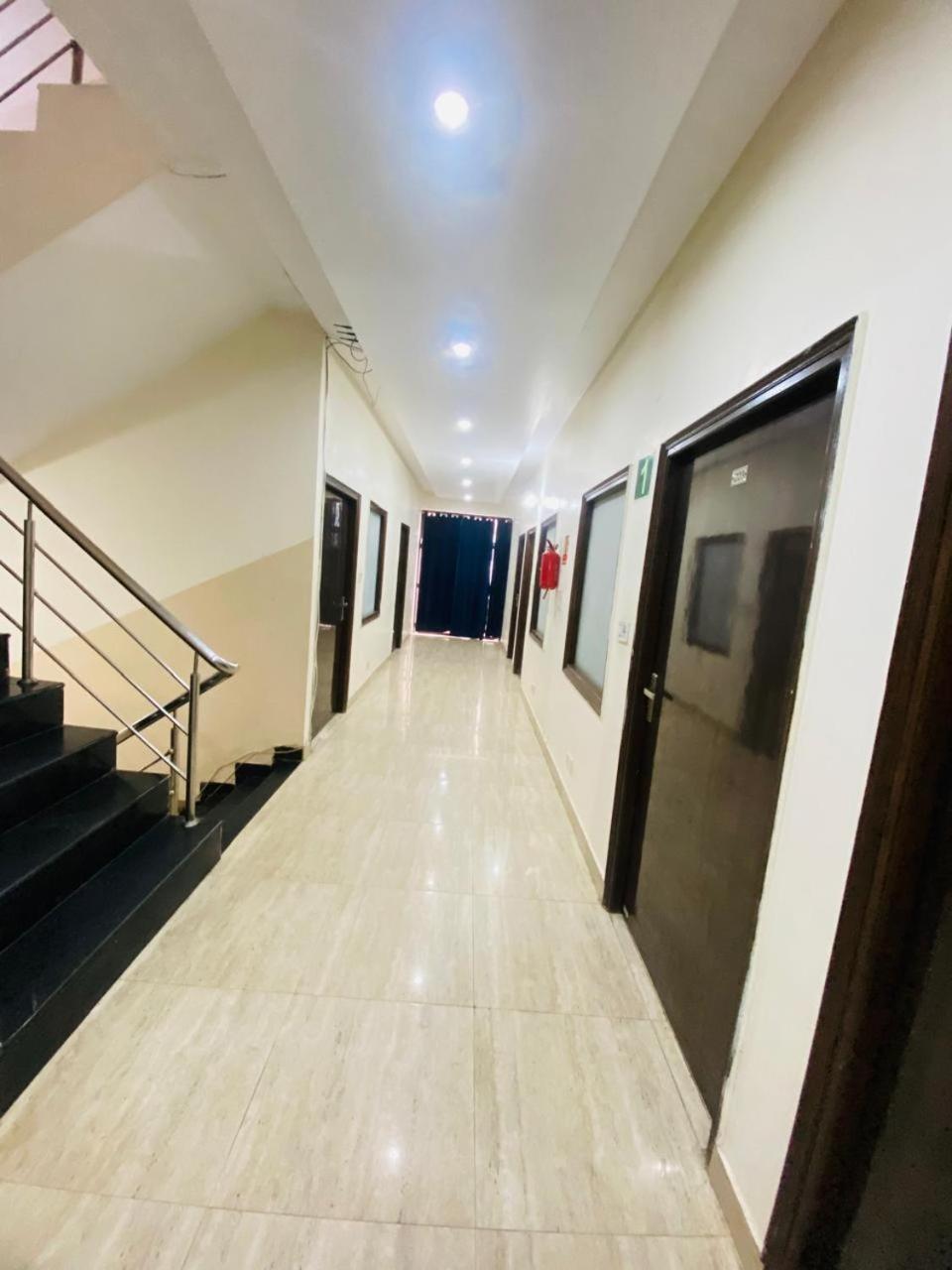 Hotel Kb Square Near Chandigarh Railway Station Exteriör bild