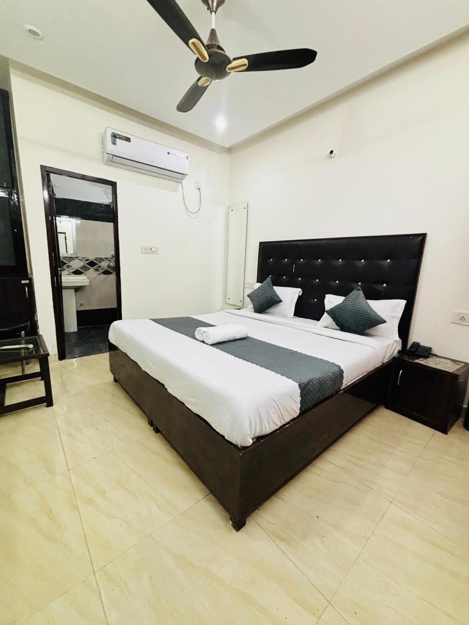 Hotel Kb Square Near Chandigarh Railway Station Exteriör bild
